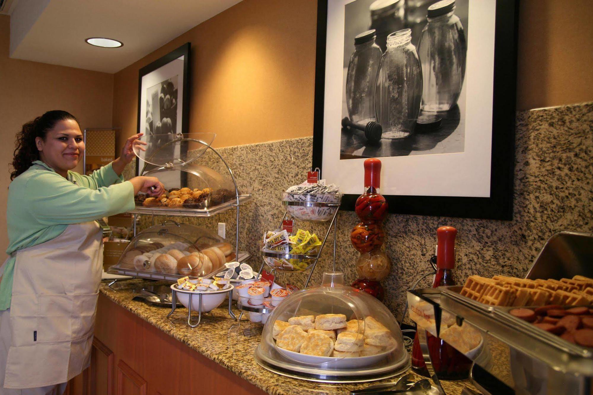 Hampton Inn & Suites Lathrop Ristorante foto